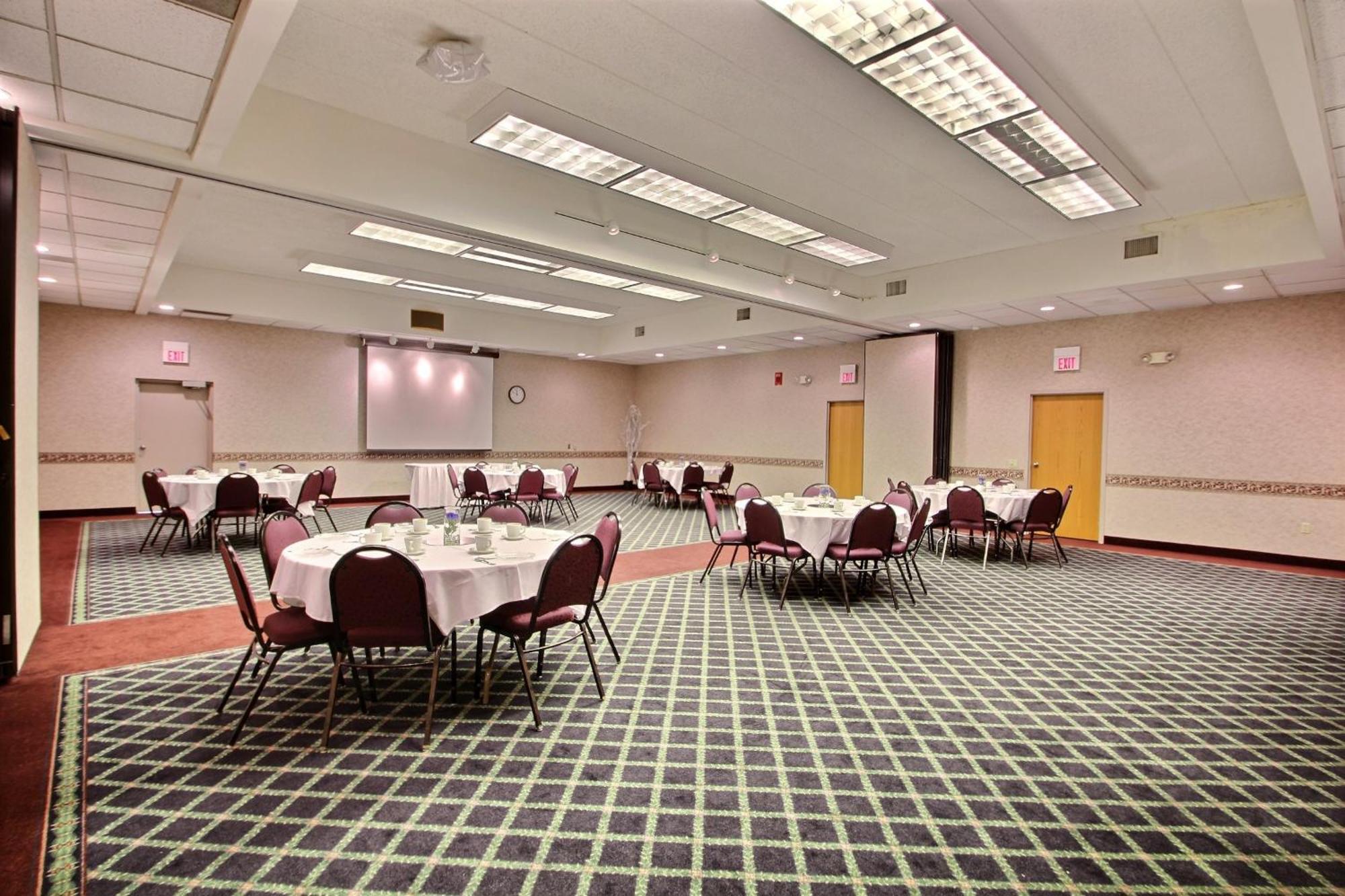 Comfort Inn & Suites Madison - Airport מראה חיצוני תמונה