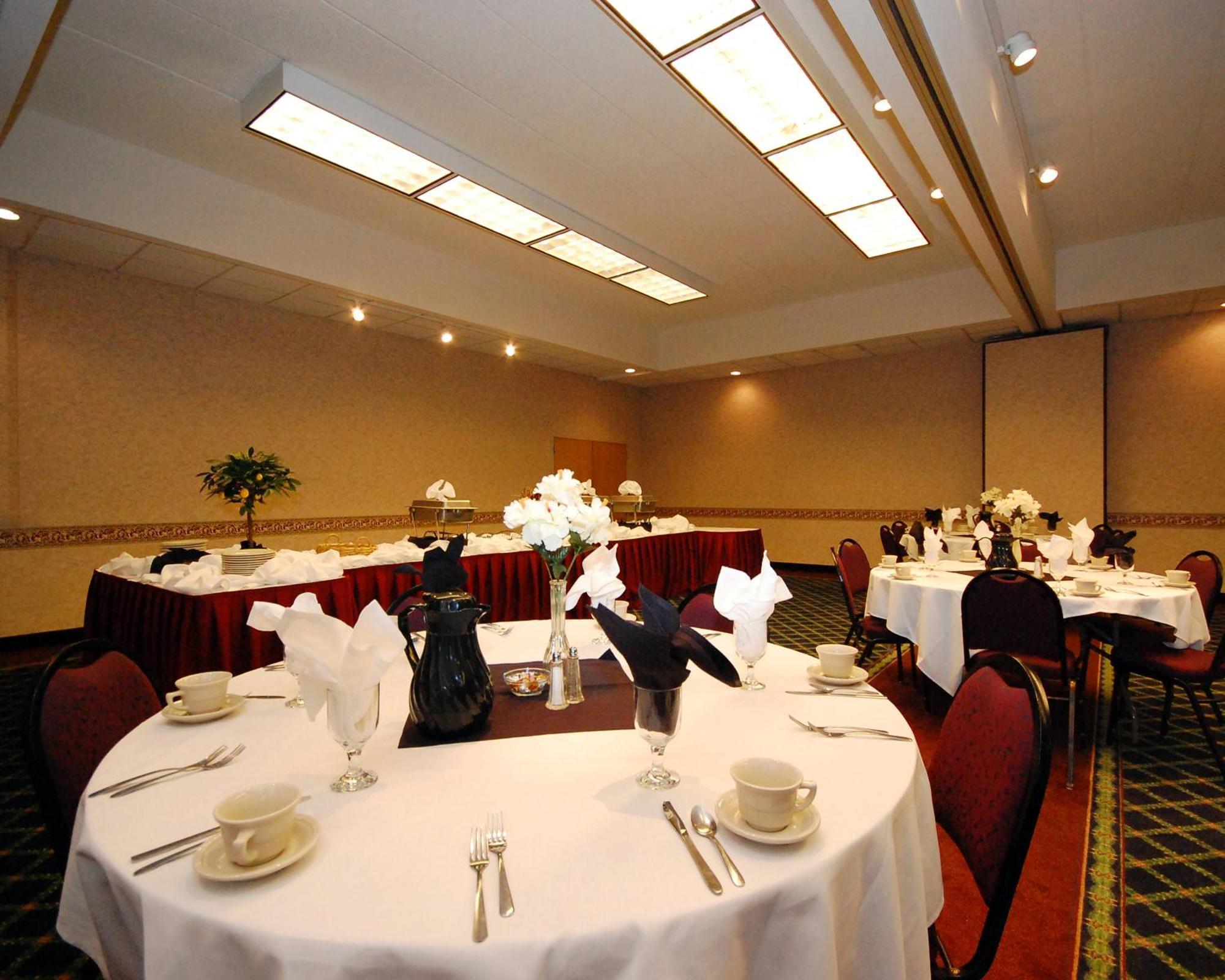 Comfort Inn & Suites Madison - Airport מראה חיצוני תמונה