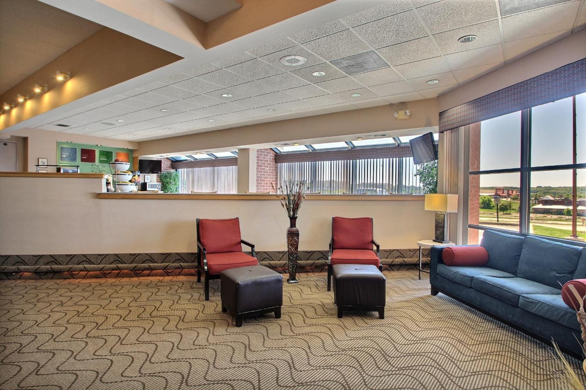 Comfort Inn & Suites Madison - Airport מראה חיצוני תמונה