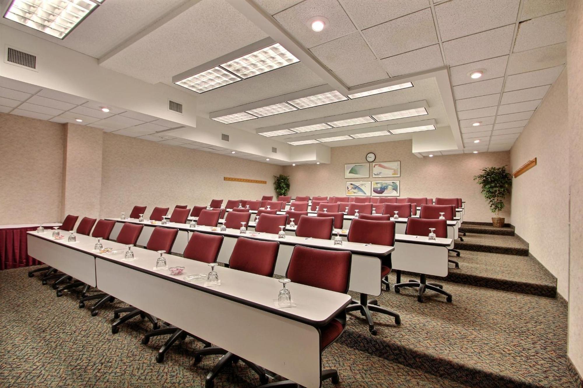 Comfort Inn & Suites Madison - Airport מראה חיצוני תמונה