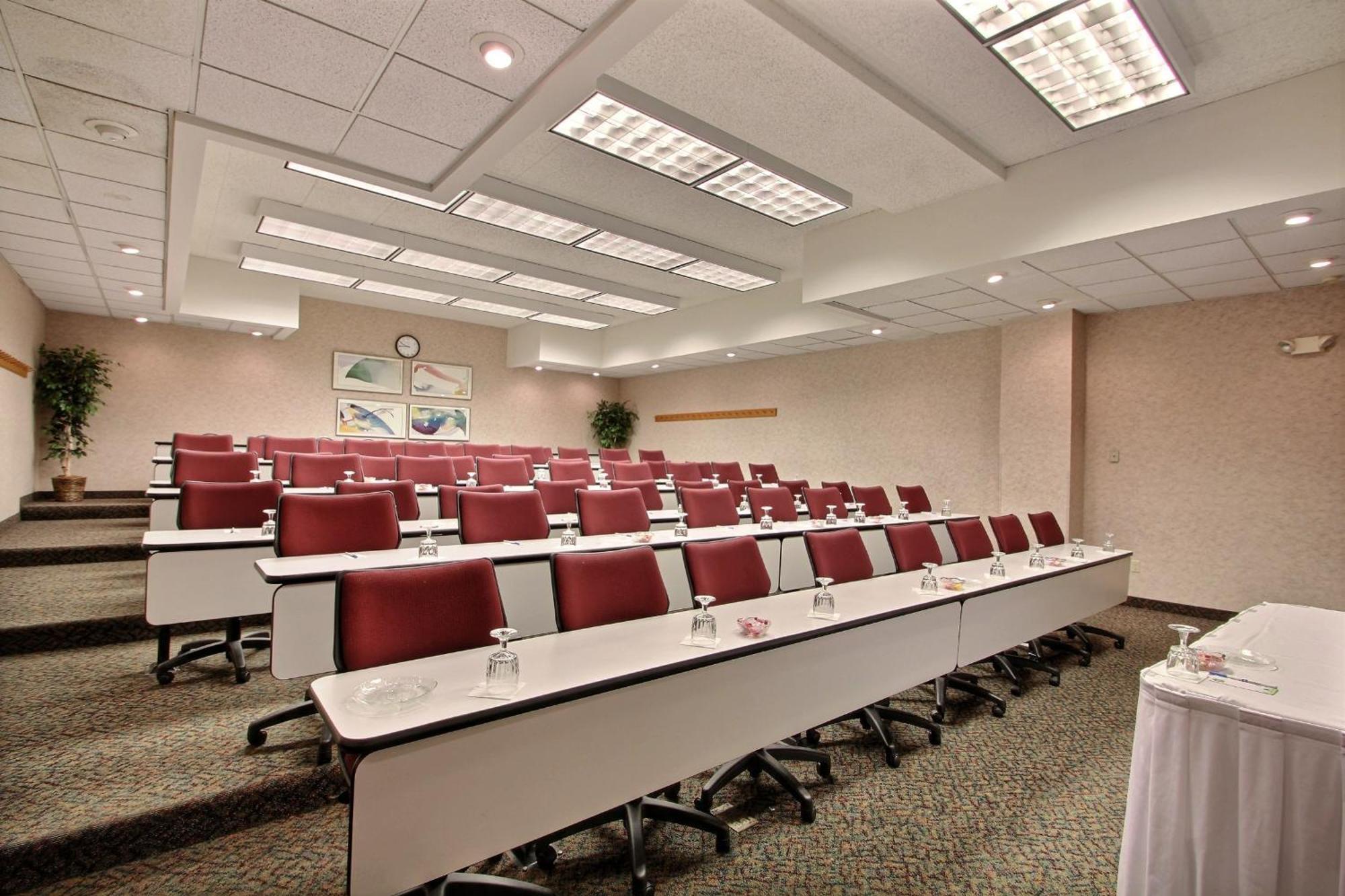 Comfort Inn & Suites Madison - Airport מראה חיצוני תמונה