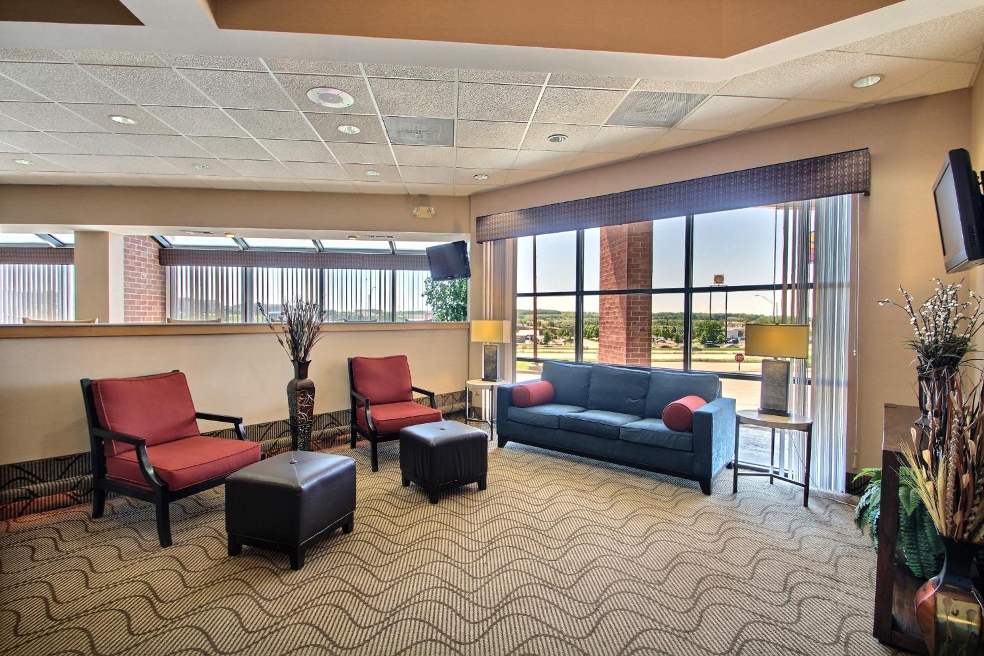 Comfort Inn & Suites Madison - Airport מראה חיצוני תמונה