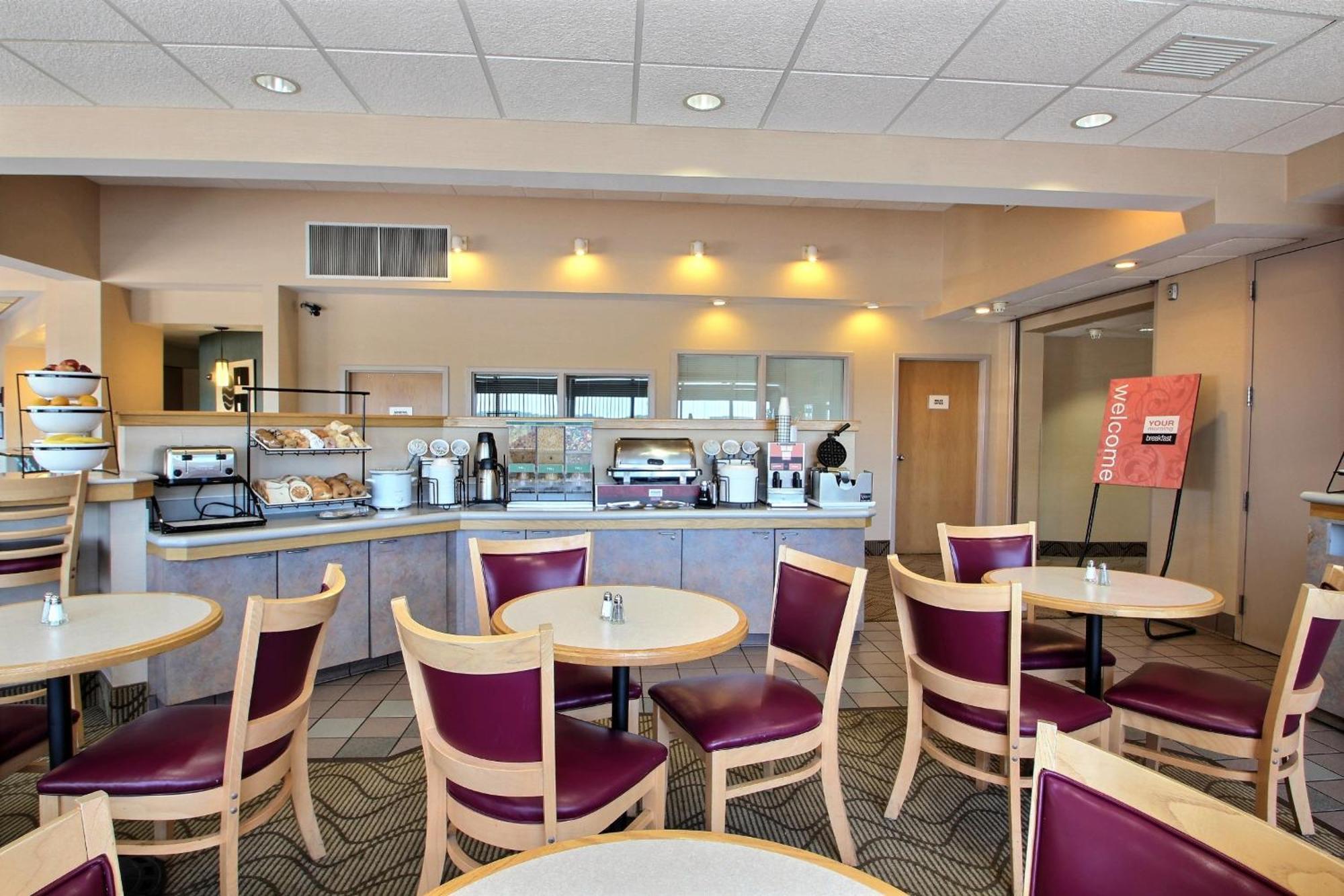 Comfort Inn & Suites Madison - Airport מראה חיצוני תמונה