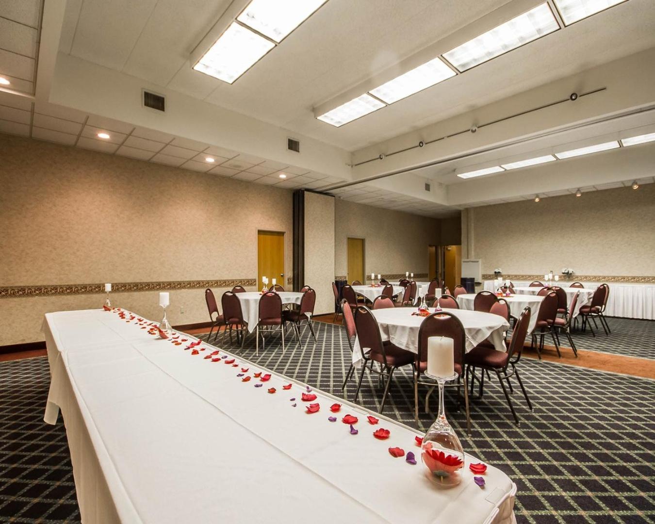 Comfort Inn & Suites Madison - Airport מראה חיצוני תמונה