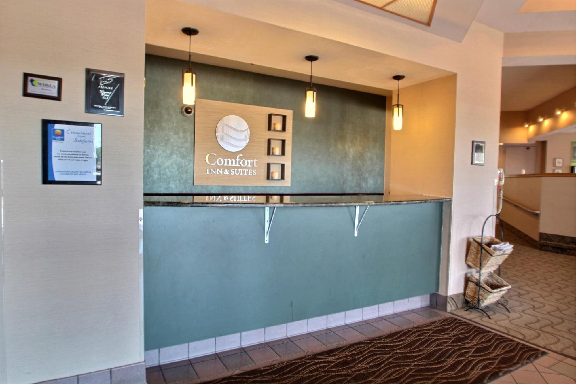 Comfort Inn & Suites Madison - Airport מראה חיצוני תמונה