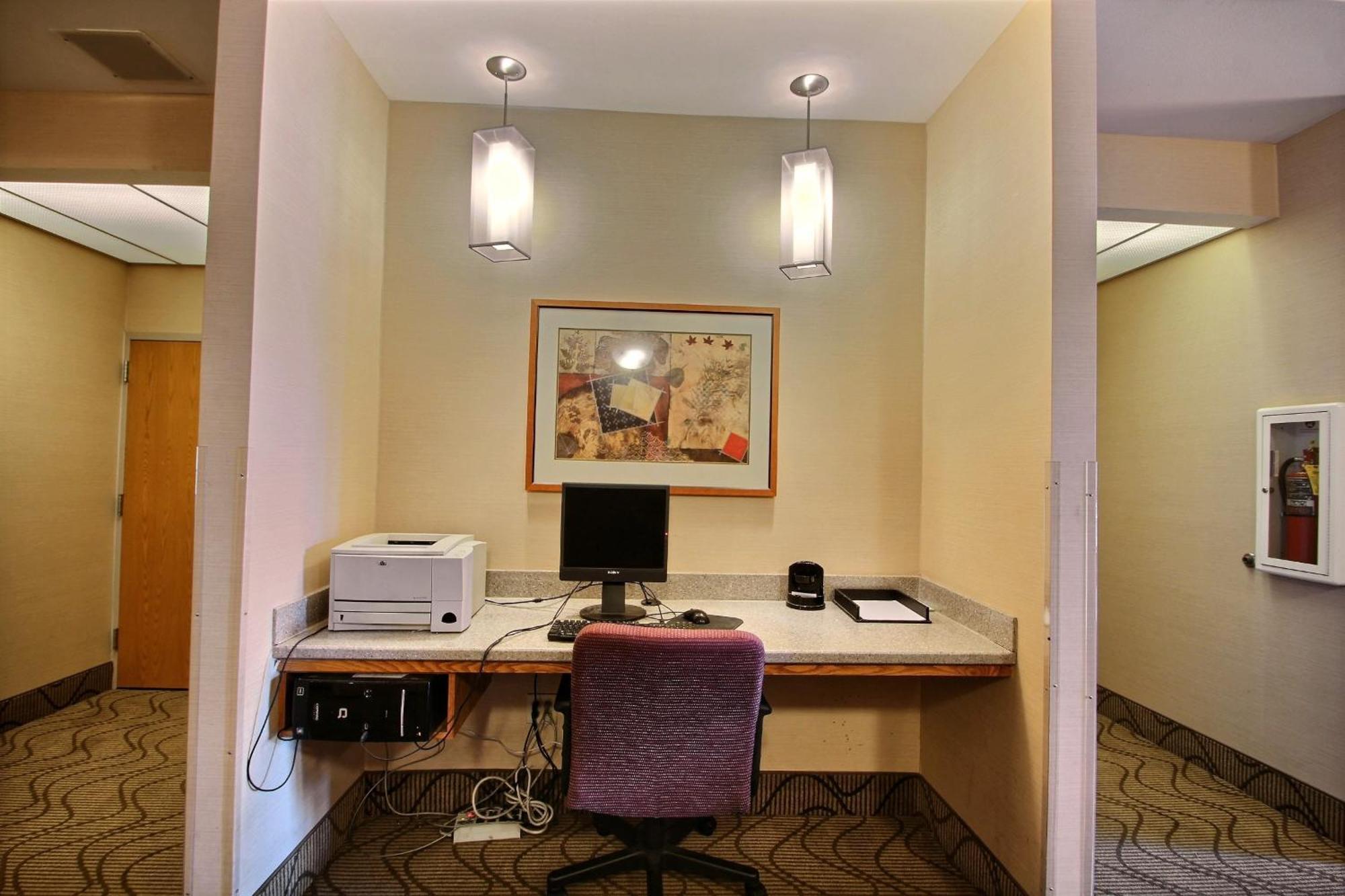 Comfort Inn & Suites Madison - Airport מראה חיצוני תמונה