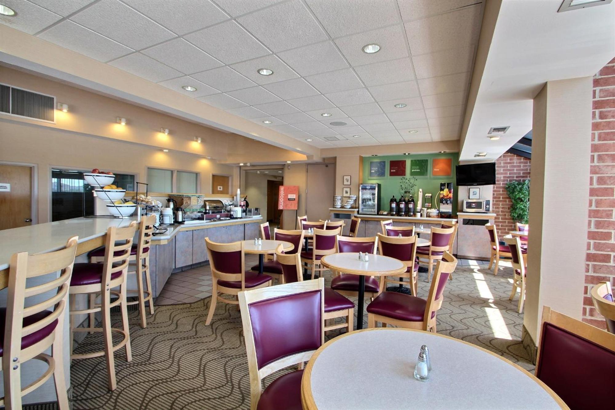 Comfort Inn & Suites Madison - Airport מראה חיצוני תמונה