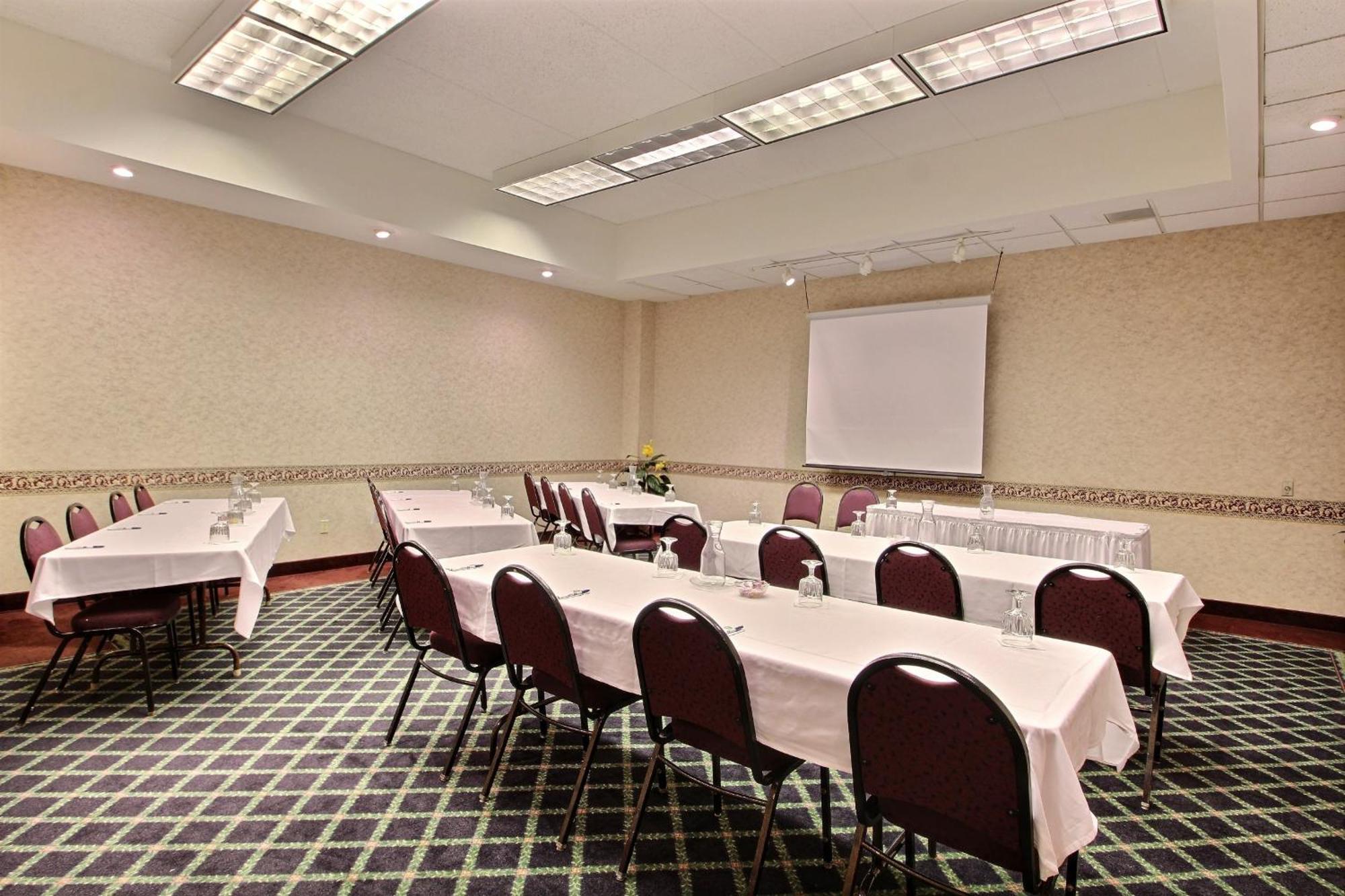 Comfort Inn & Suites Madison - Airport מראה חיצוני תמונה