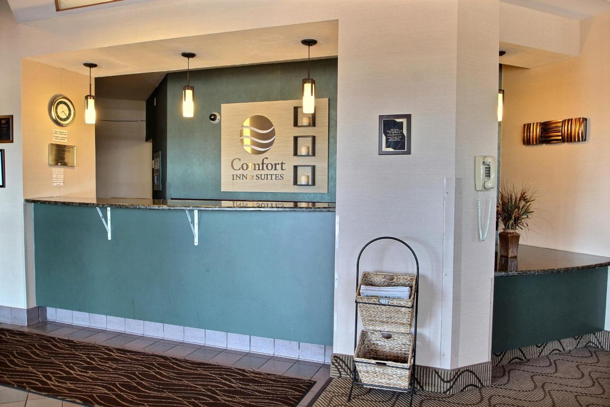 Comfort Inn & Suites Madison - Airport מראה חיצוני תמונה