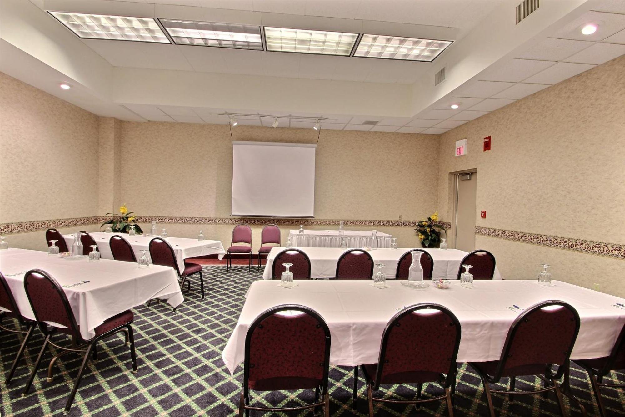 Comfort Inn & Suites Madison - Airport מראה חיצוני תמונה