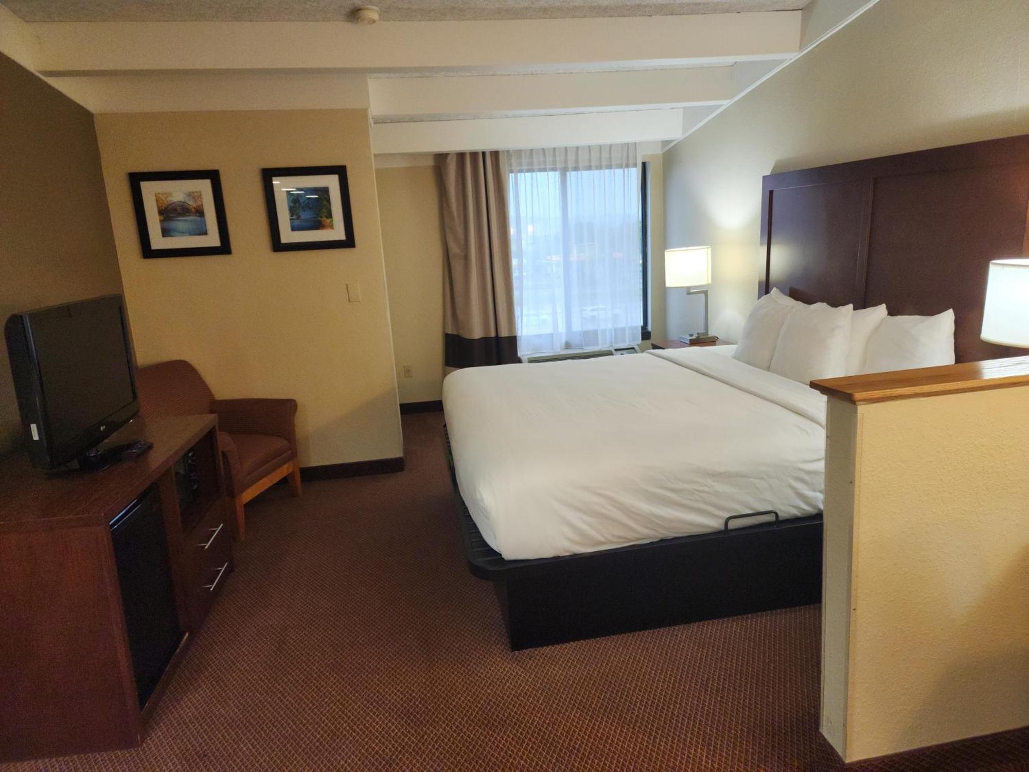 Comfort Inn & Suites Madison - Airport מראה חיצוני תמונה