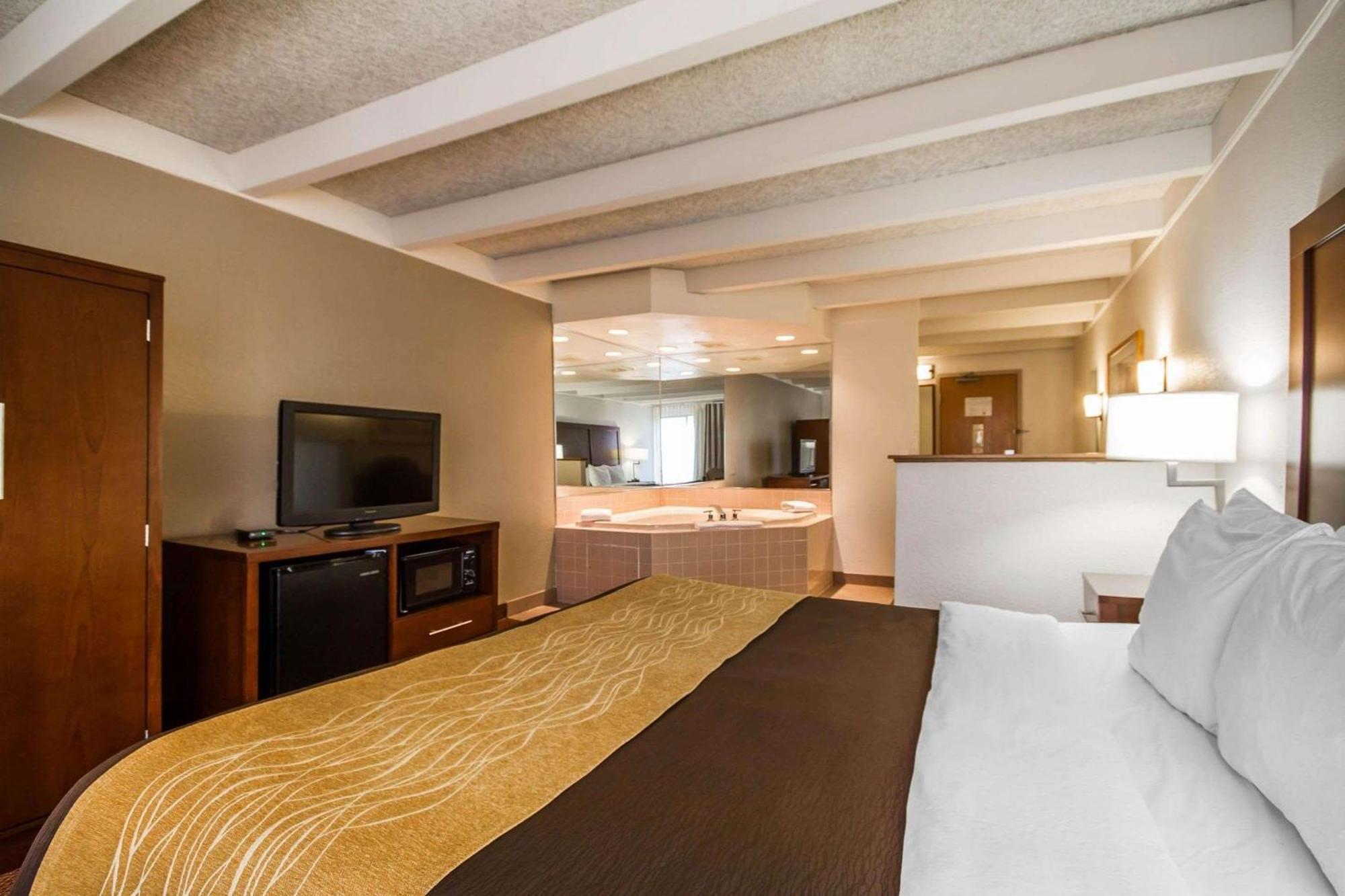 Comfort Inn & Suites Madison - Airport מראה חיצוני תמונה