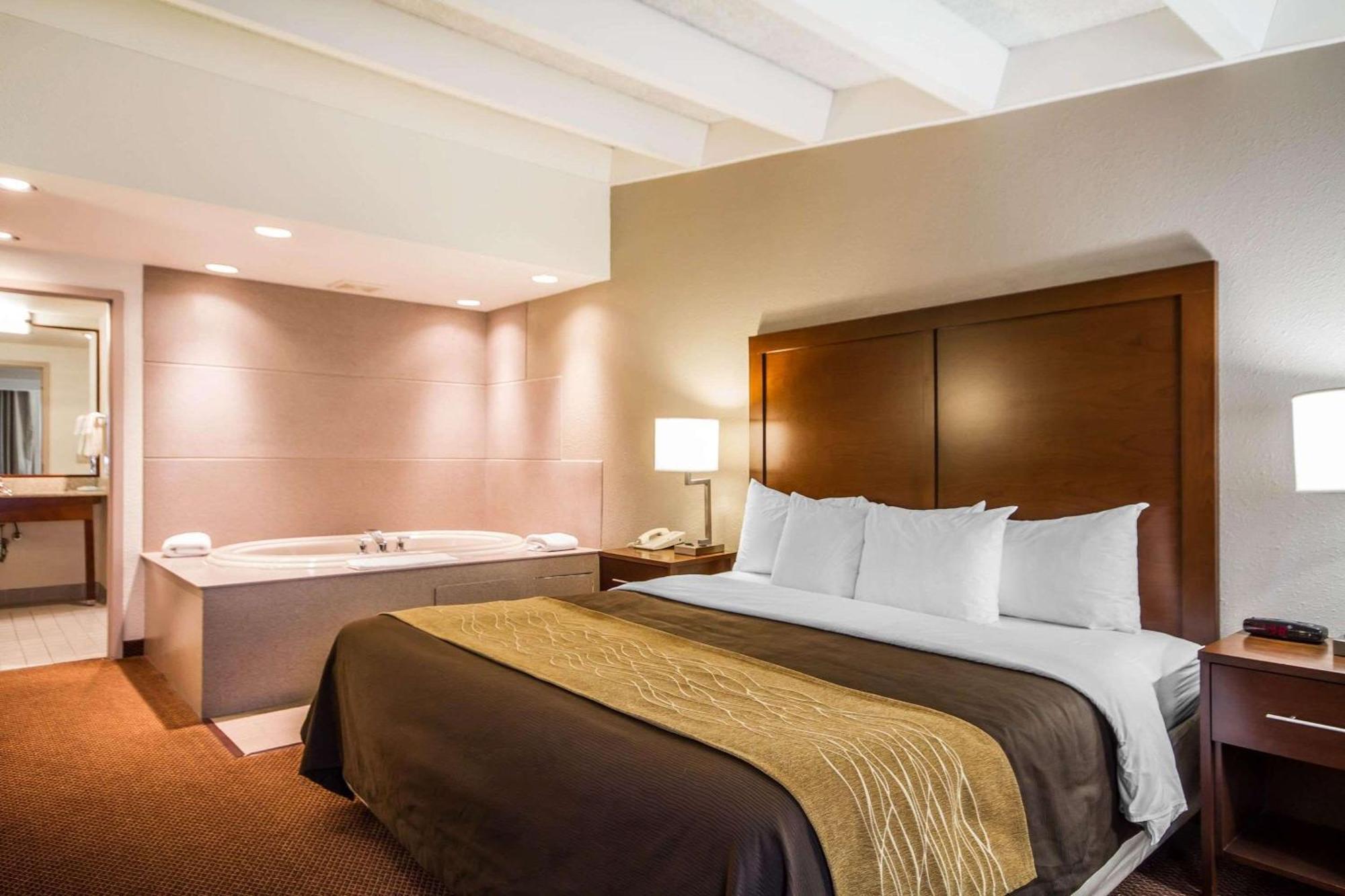Comfort Inn & Suites Madison - Airport מראה חיצוני תמונה