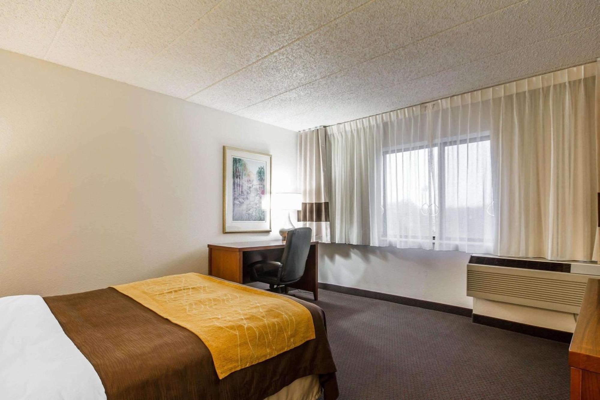 Comfort Inn & Suites Madison - Airport מראה חיצוני תמונה