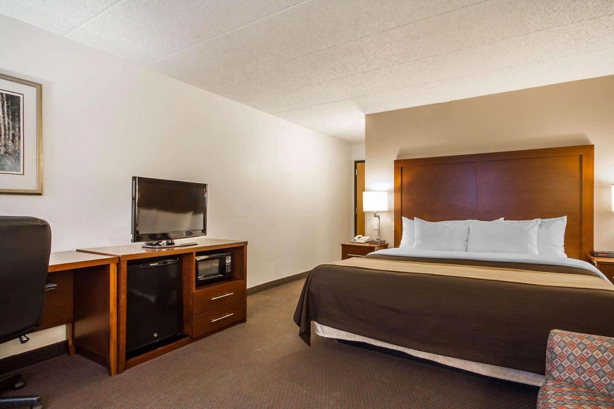 Comfort Inn & Suites Madison - Airport מראה חיצוני תמונה