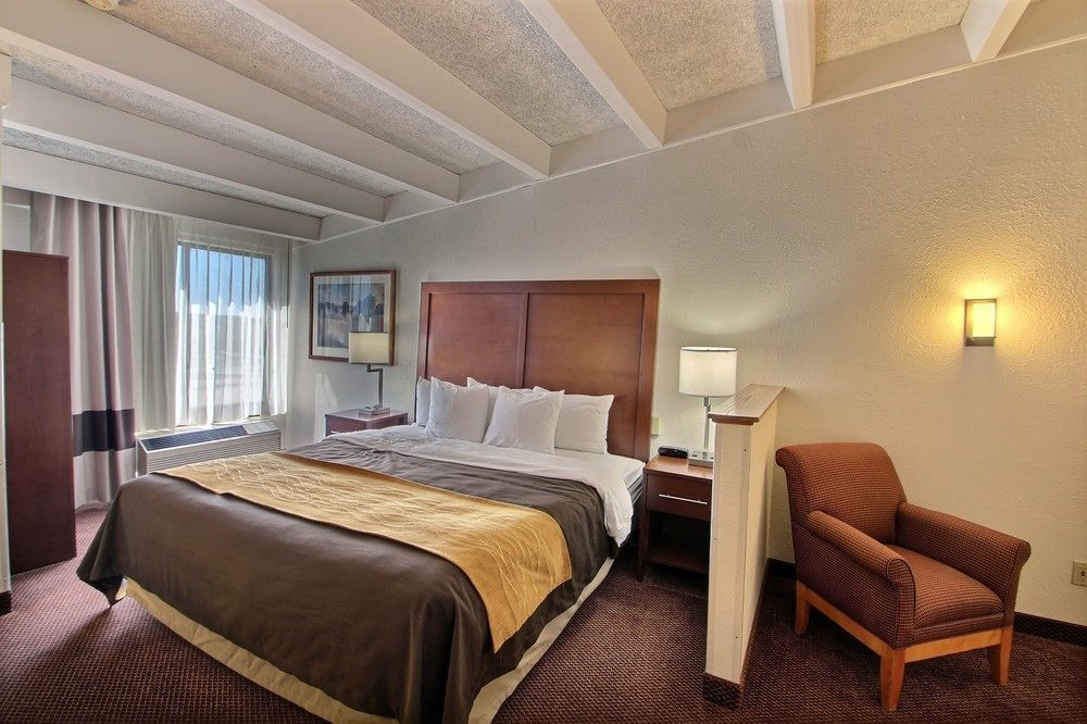 Comfort Inn & Suites Madison - Airport מראה חיצוני תמונה